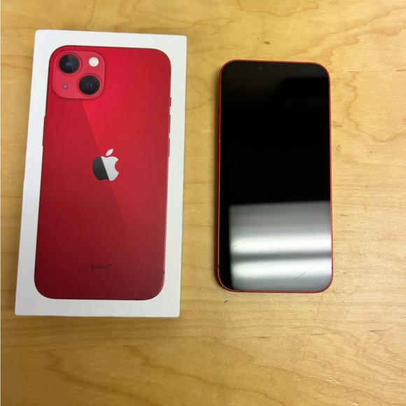 Pre- owned Red T-Mobile iPhone 13. - Picture 4 of 4